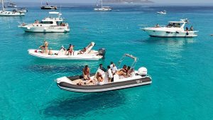 Tour Egadi da Marsala in gommone nelle acque cristalline di Favignana